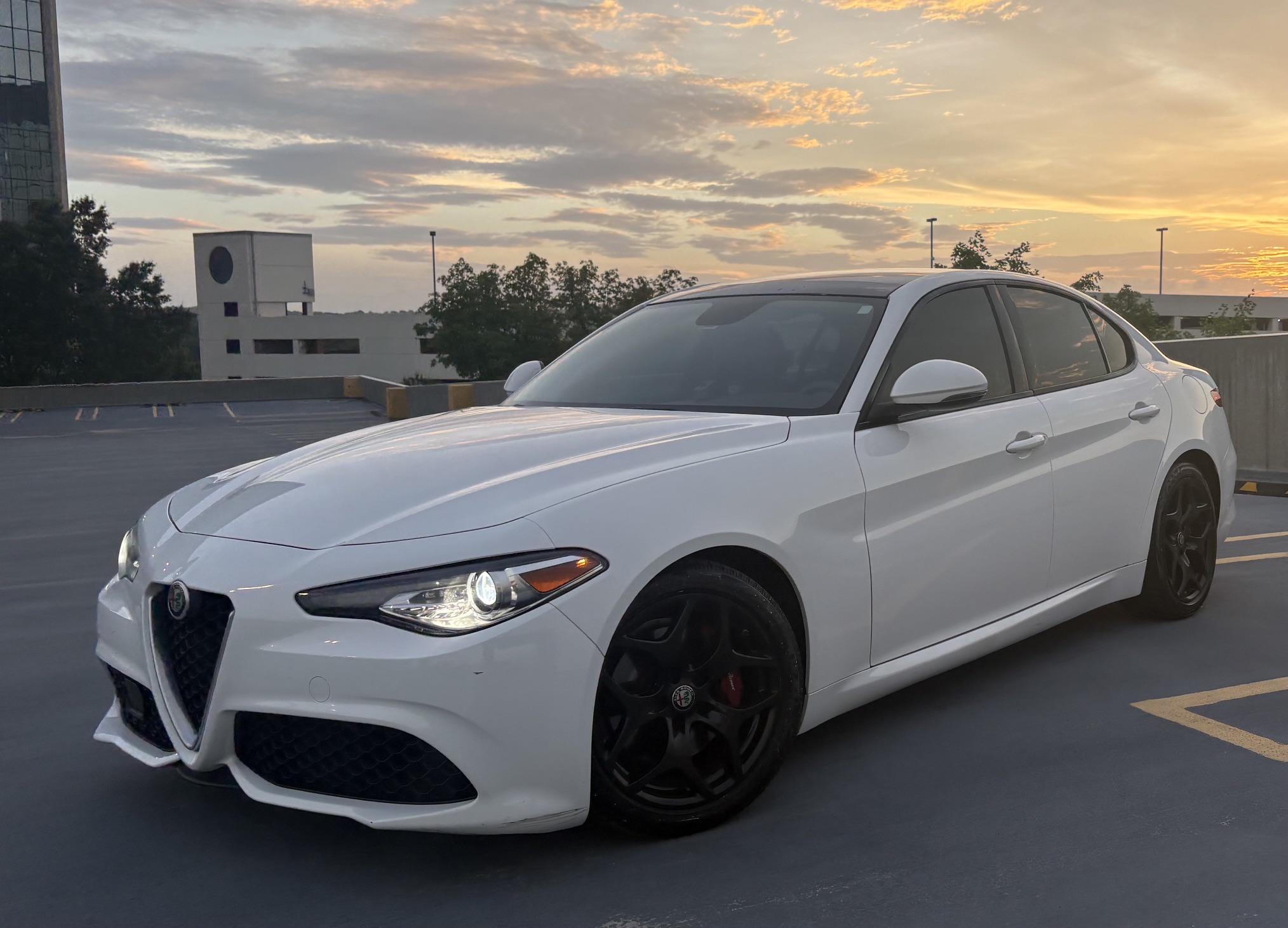 Used 2019 Alfa Romeo Giulia w/ Quick Order Package 22K Sport RWD image 8