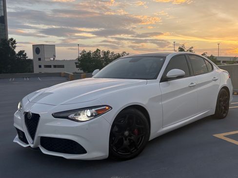 Used 2019 Alfa Romeo Giulia w/ Quick Order Package 22K Sport RWD image 8