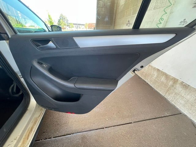 Used 2012 Volkswagen Jetta TDI FWD image 19