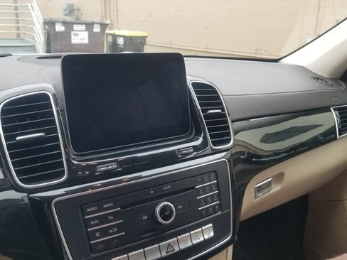 Used 2017 Mercedes-Benz GLS 450 4MATIC image 10