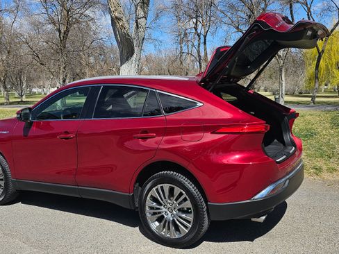 Used 2021 Toyota Venza Limited w/ Advanced Technology Package image 8