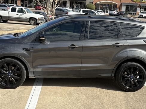 Used 2017 Ford Escape Titanium image 6