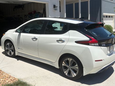 Used 2018 Nissan Leaf SV w/ SV Technology Package FWD image 2