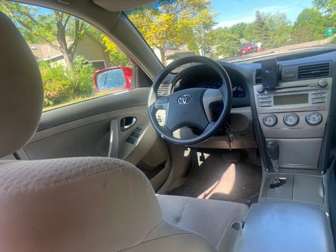 Used 2011 Toyota Camry LE FWD image 11