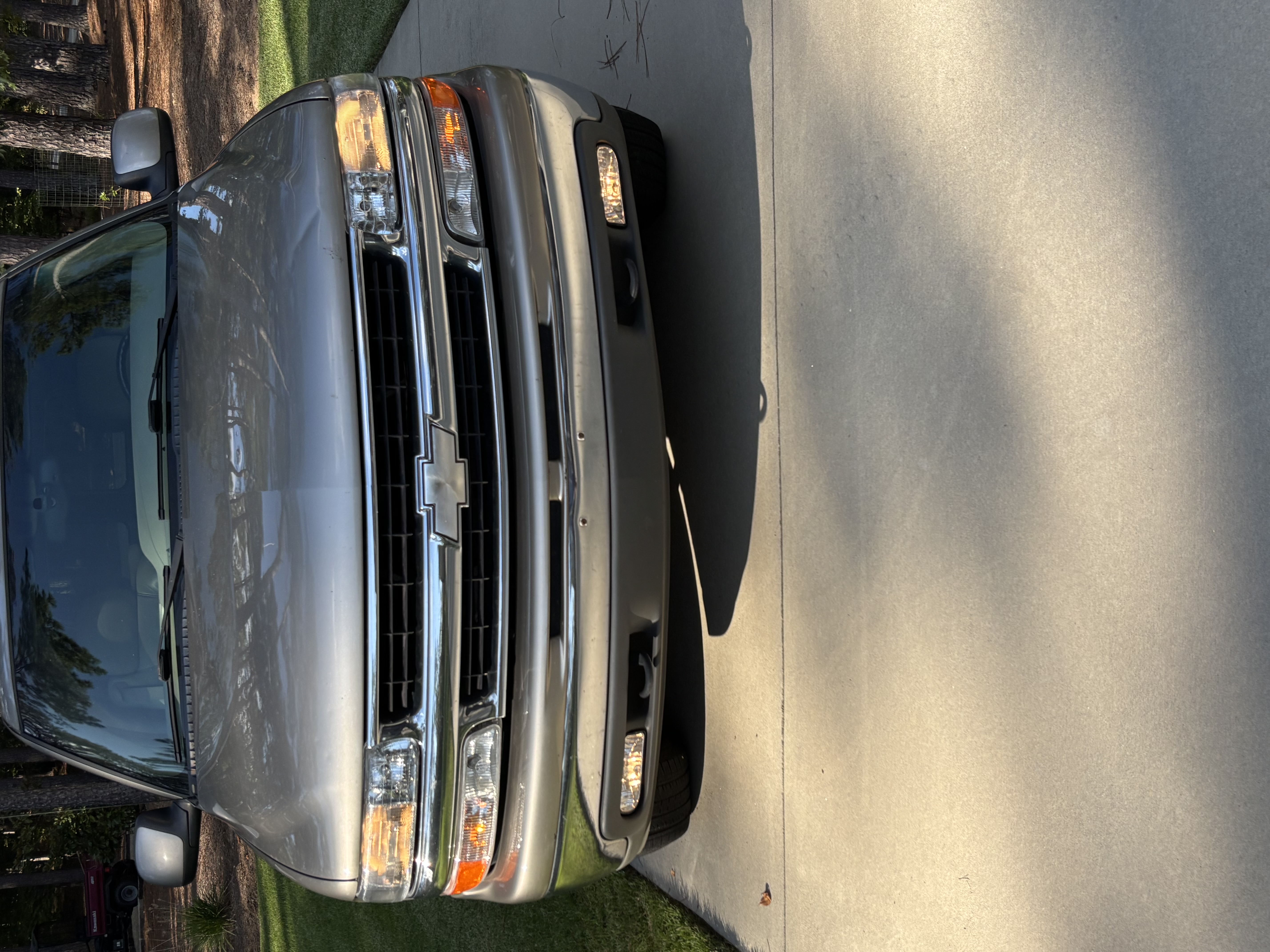 Used 2001 Chevrolet Suburban LT w/ LT Preferred Equipment Group AWD/4WD image 4