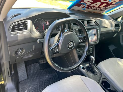 Used 2018 Volkswagen Tiguan SEL FWD image 5