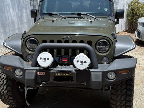 Used 2015 Jeep Wrangler Unlimited Rubicon w/ Connectivity Group image 2