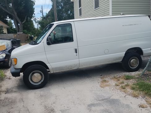 Used 2001 Ford E-250 and Econoline 250 RWD image 9