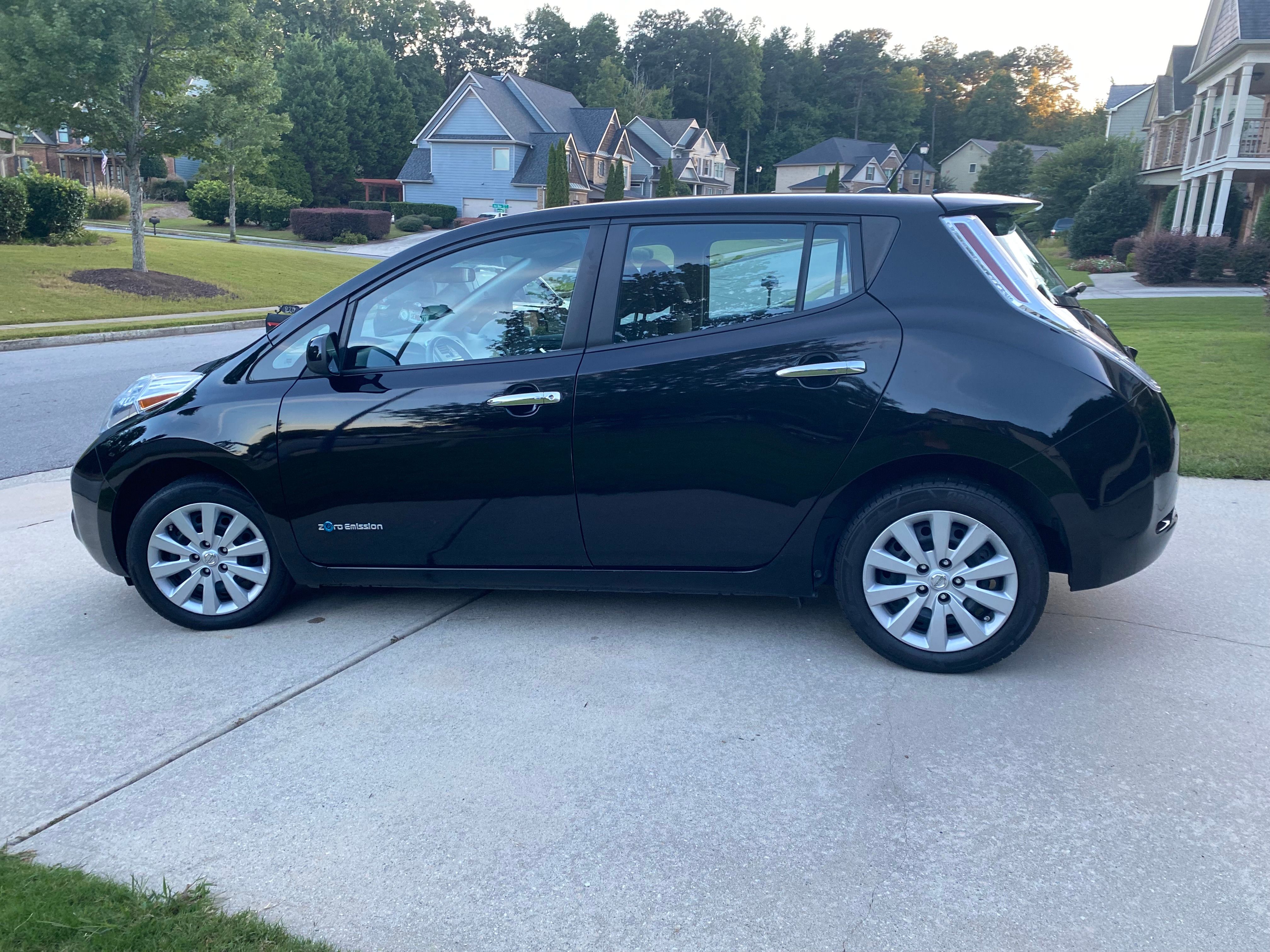 Used 2015 Nissan Leaf S FWD image 8