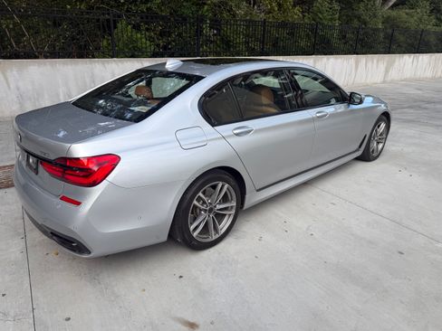Used 2017 BMW 750i xDrive image 6