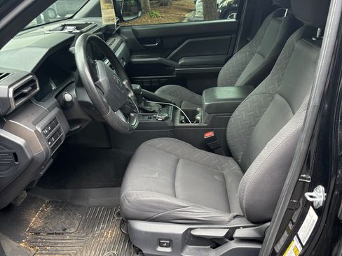 Used 2024 Toyota Tacoma SR5 AWD/4WD image 12