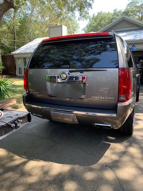 Used 2012 Cadillac Escalade Platinum AWD/4WD image 8
