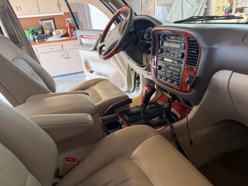Used 2001 Lexus LX 470 4WD image 4