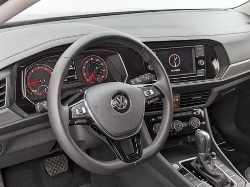 Used 2019 Volkswagen Jetta SE w/ Cold Weather Package image 9