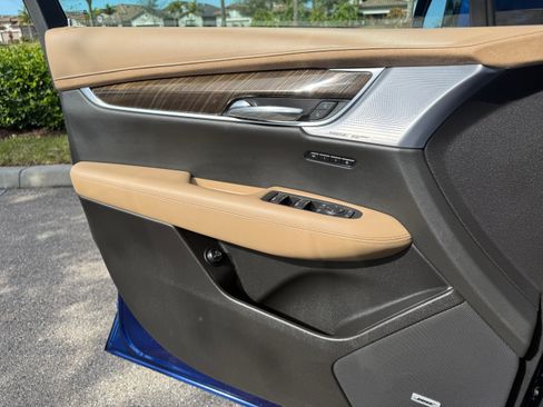 Used 2024 Cadillac XT6 Sport w/ Platinum Package image 9