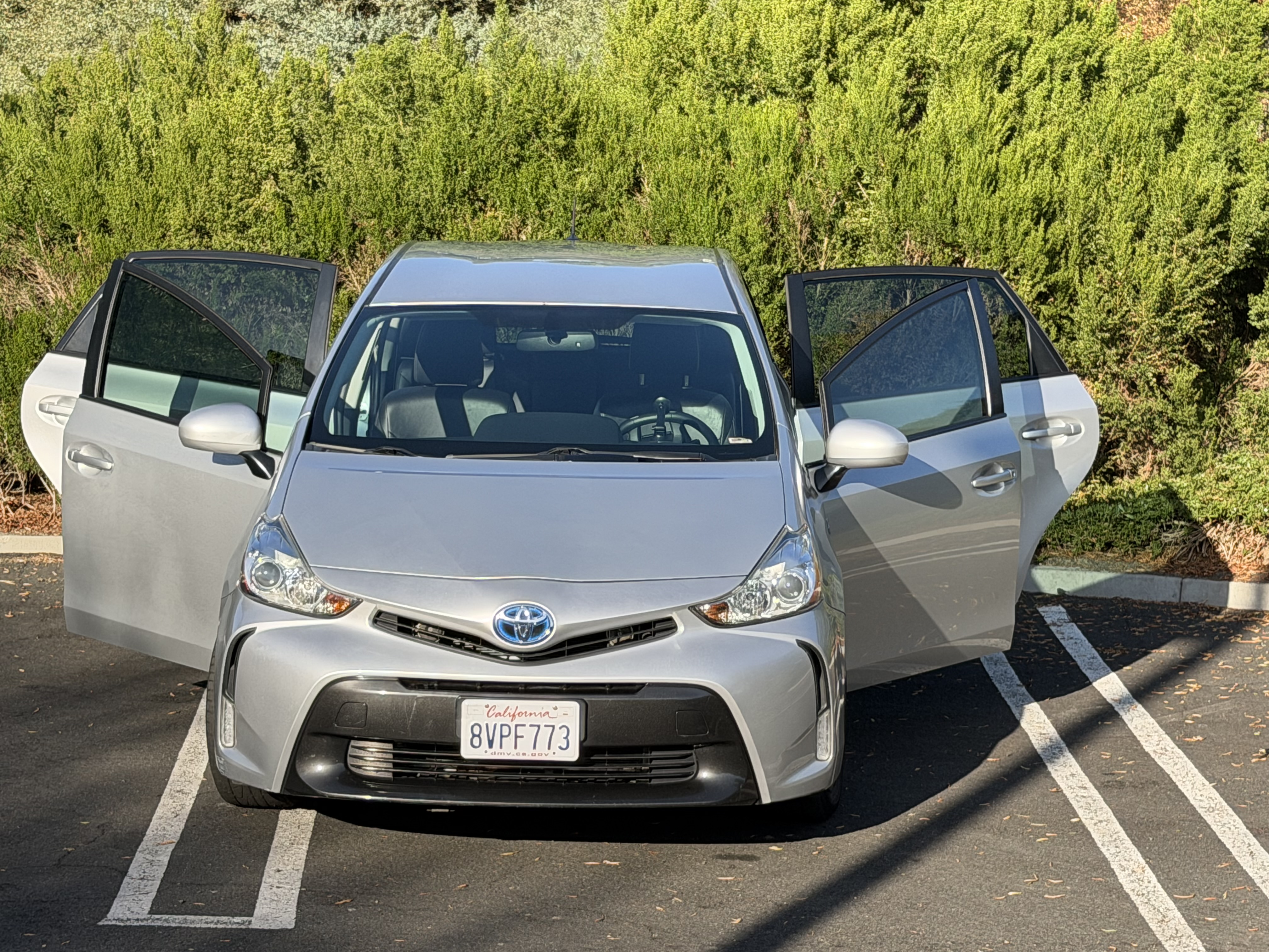 Used 2017 Toyota Prius V Four w/ Carpet Mat Package FWD image 2
