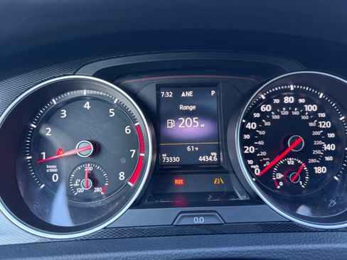 Used 2016 Volkswagen GTI SE w/ Driver Assistance Package FWD image 4