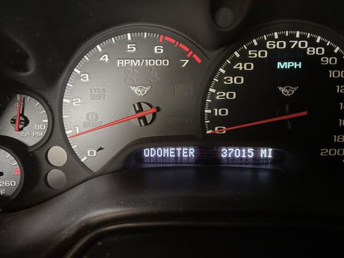 Used 2000 Chevrolet Corvette Convertible RWD image 2