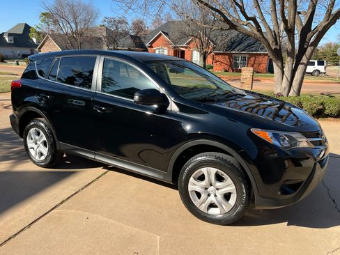 Used 2014 Toyota RAV4 LE image 10
