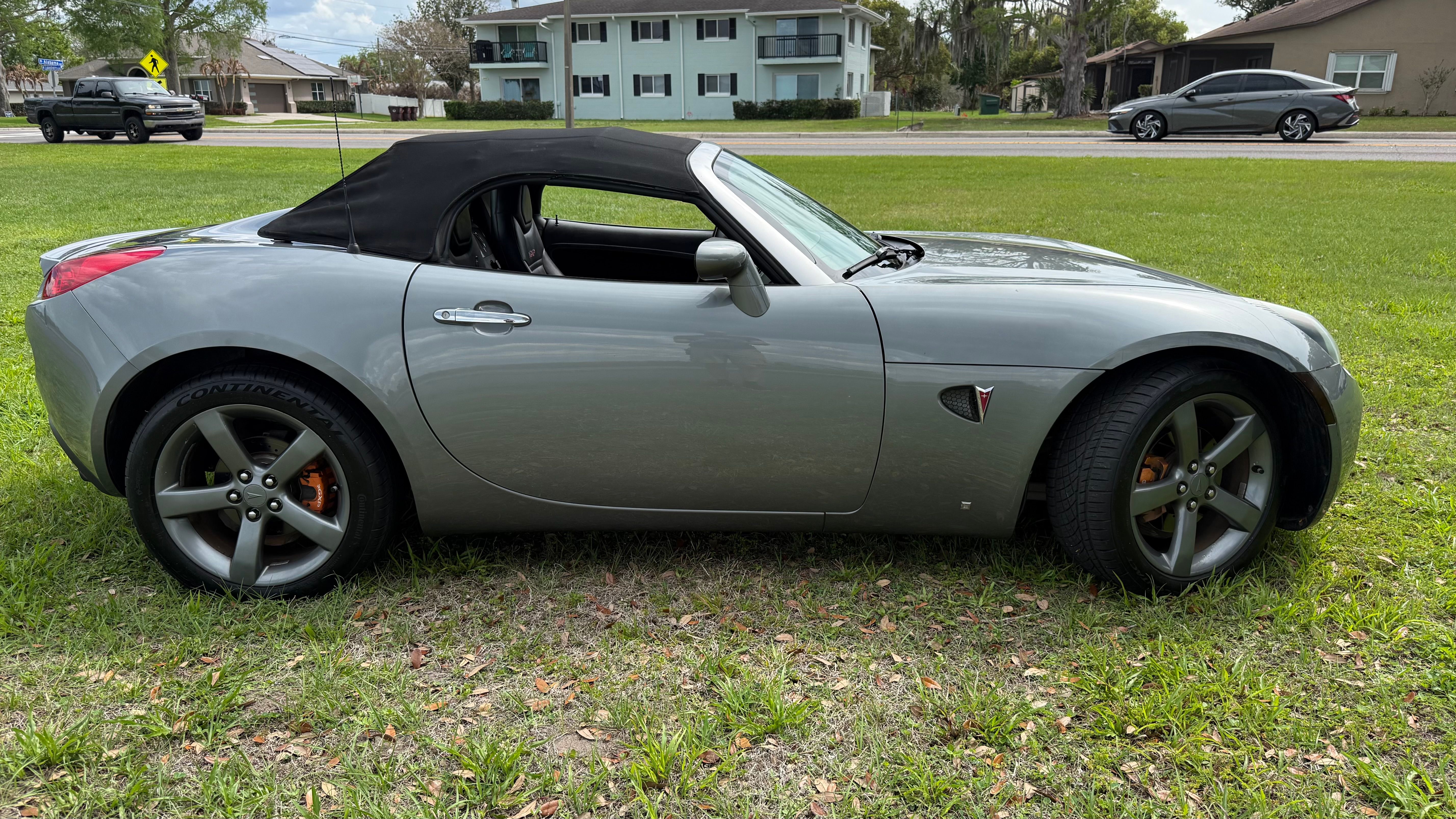 Used 2007 Pontiac Solstice GXP w/ Premium Package RWD image 12