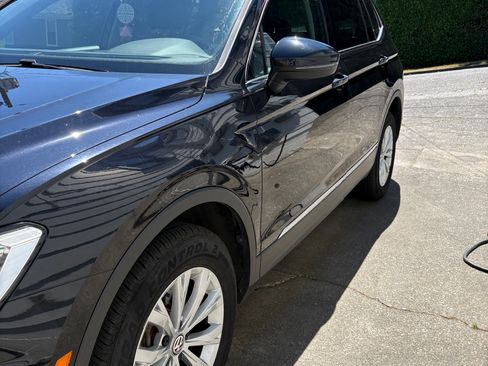 Used 2018 Volkswagen Tiguan SE w/ Panoramic Sunroof Package AWD/4WD image 26
