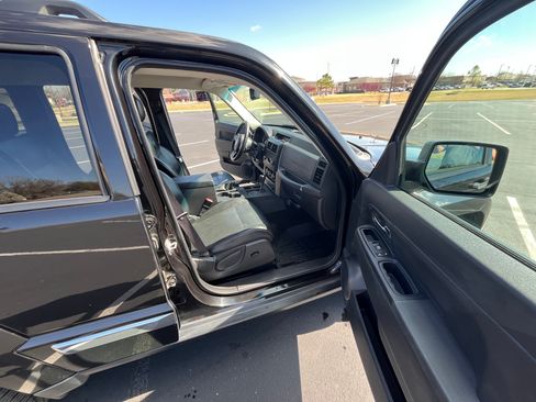 Used 2012 Jeep Liberty Sport image 16