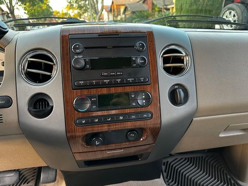 Used 2004 Ford F150 Lariat RWD image 13