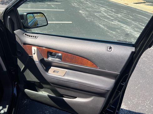 Used 2013 Lincoln MKX AWD image 19