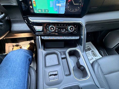 Used 2024 GMC Sierra 2500 Denali w/ Denali Reserve Package AWD/4WD image 8