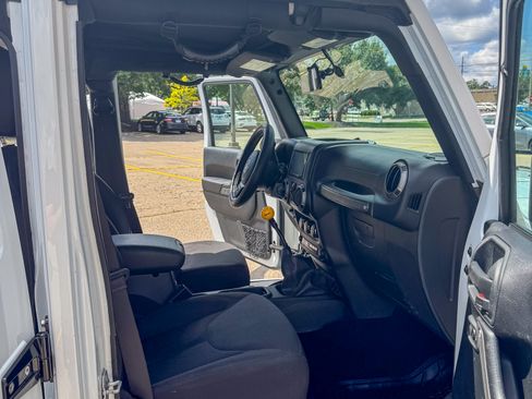 Used 2017 Jeep Wrangler Unlimited Sport AWD/4WD image 17