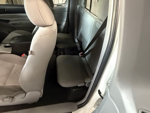 Used 2015 Toyota Tacoma PreRunner image 12