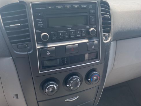 Used 2009 Kia Sorento LX RWD image 10
