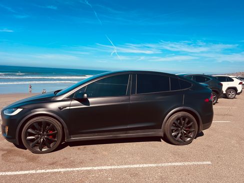 Used 2018 Tesla Model X 75D image 2