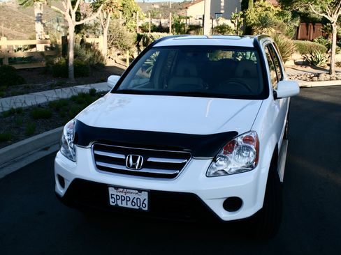 Used 2005 Honda CR-V EX image 2