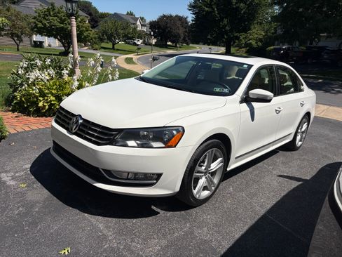 Used 2014 Volkswagen Passat 3.6 SEL Premium FWD image 4