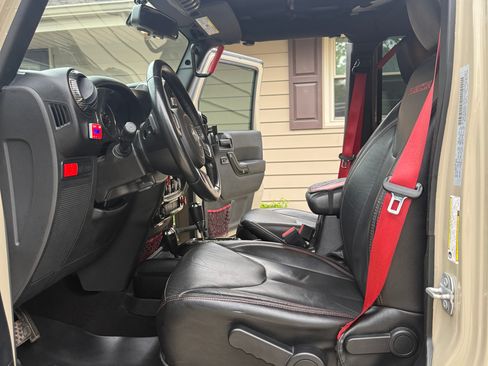 Used 2018 Jeep Wrangler Unlimited Rubicon AWD/4WD image 11