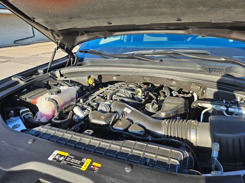 Used 2024 Jeep Grand Cherokee Laredo X w/ Luxury Tech Group I image 28