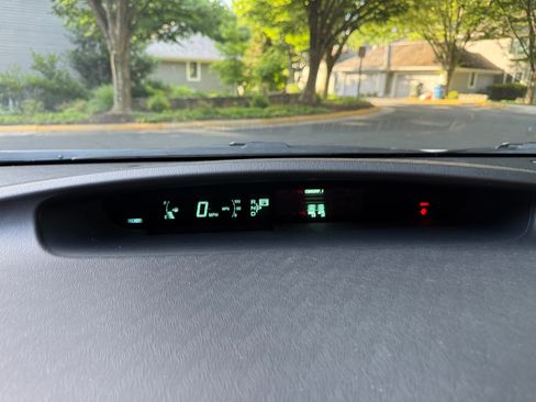 Used 2013 Toyota Prius Five FWD image 4