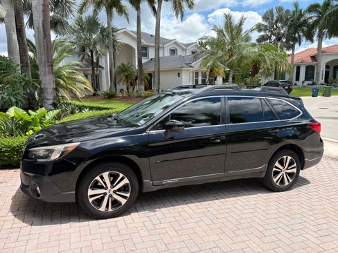 Used 2018 Subaru Outback 2.5i Limited image 1