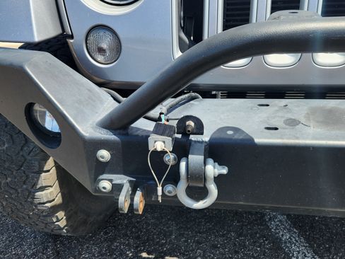 Used 2018 Jeep Wrangler Unlimited Sahara w/ Connectivity Group AWD/4WD image 16