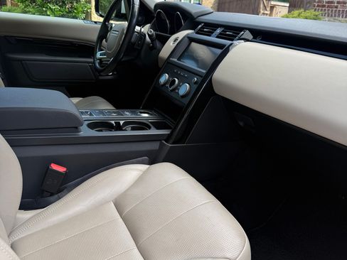 Used 2020 Land Rover Discovery SE AWD/4WD image 10