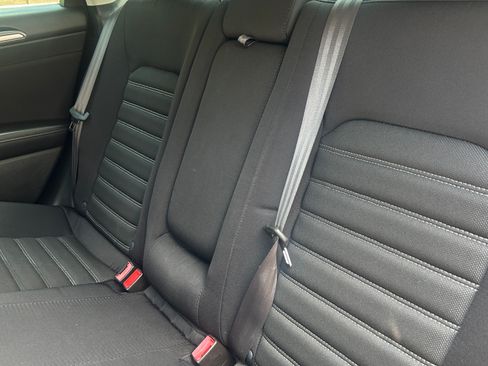 Used 2015 Ford Fusion SE FWD image 11