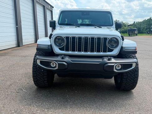 Used 2024 Jeep Wrangler Unlimited Sahara w/ Technology Group AWD/4WD image 2
