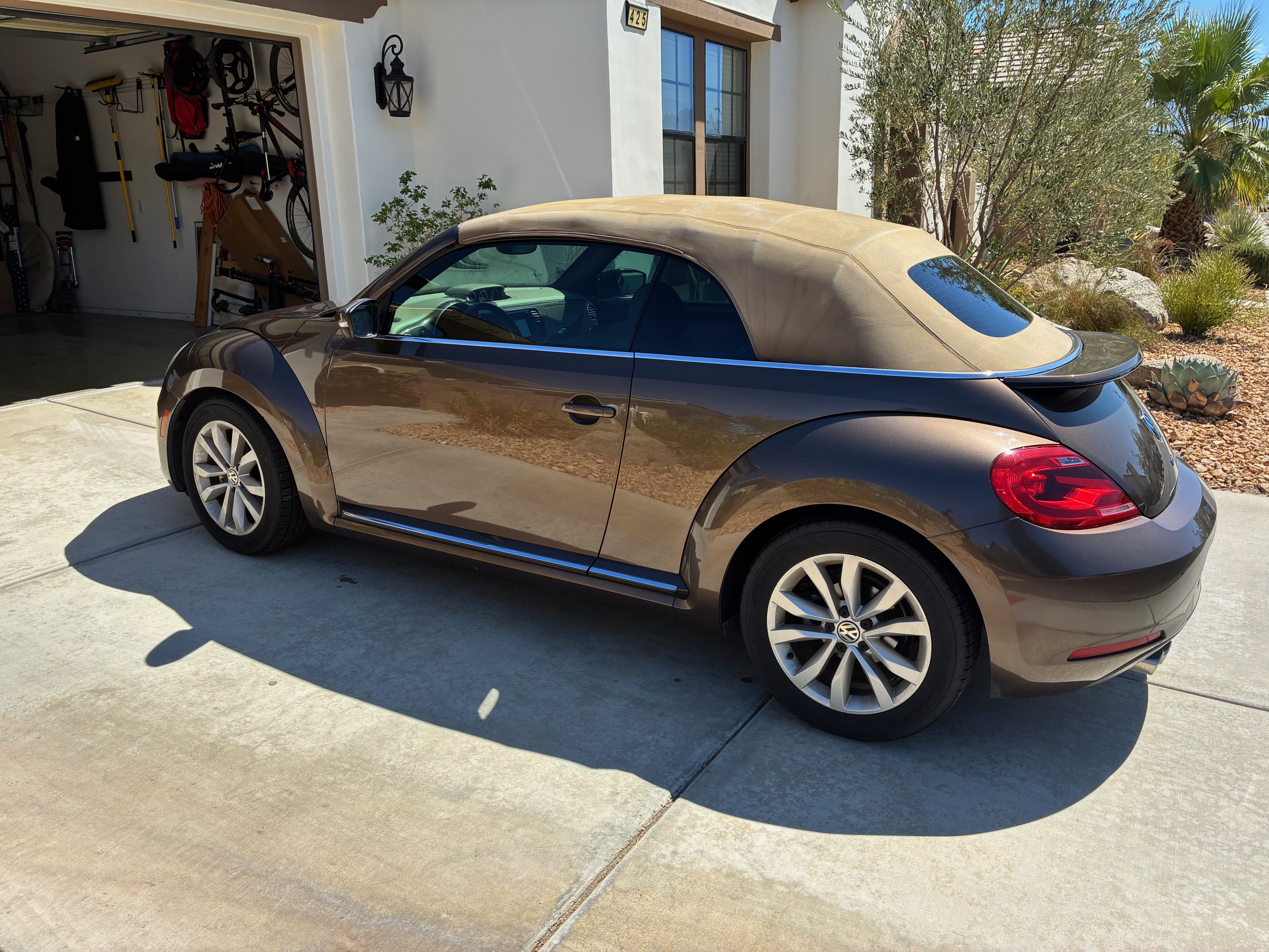 Used 2013 Volkswagen Beetle TDI FWD image 17