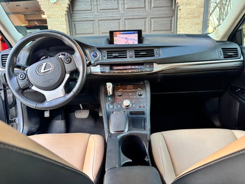 Used 2015 Lexus CT 200h w/ Navigation Package image 10