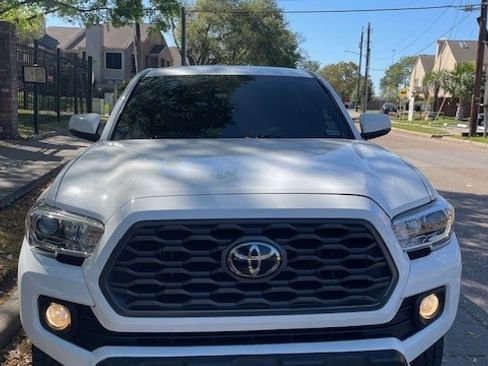 Used 2021 Toyota Tacoma TRD Off-Road w/ Technology Package image 6