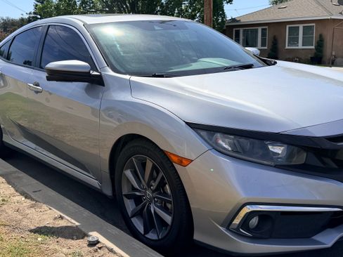 Used 2019 Honda Civic EX-L image 2