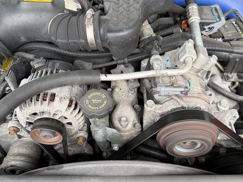 Used 2003 Chevrolet Silverado 2500 LT AWD/4WD image 25