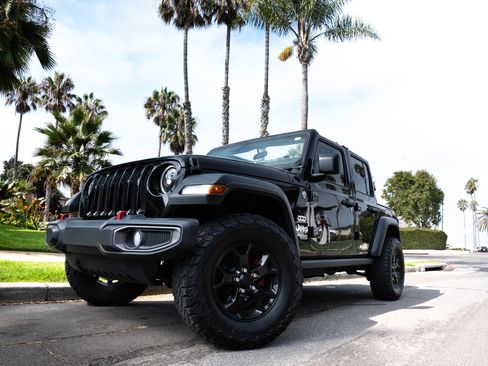 Used 2018 Jeep Wrangler Unlimited Sport image 9