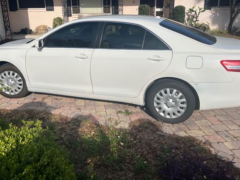 Used 2011 Toyota Camry image 6